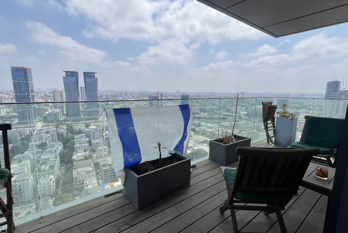 מרפסת פרטית עם נוף מהמם