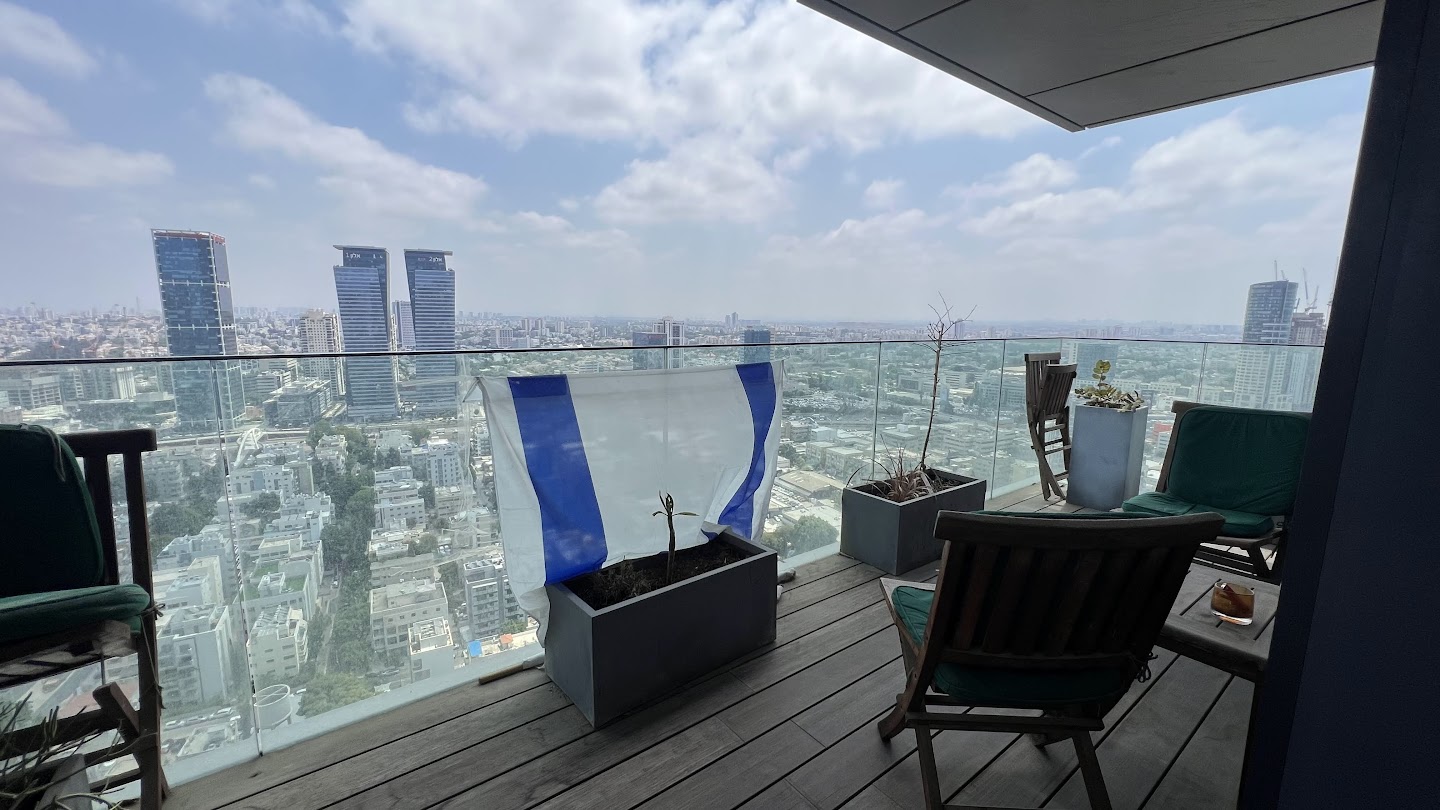 מרפסת פרטית עם נוף מהמם