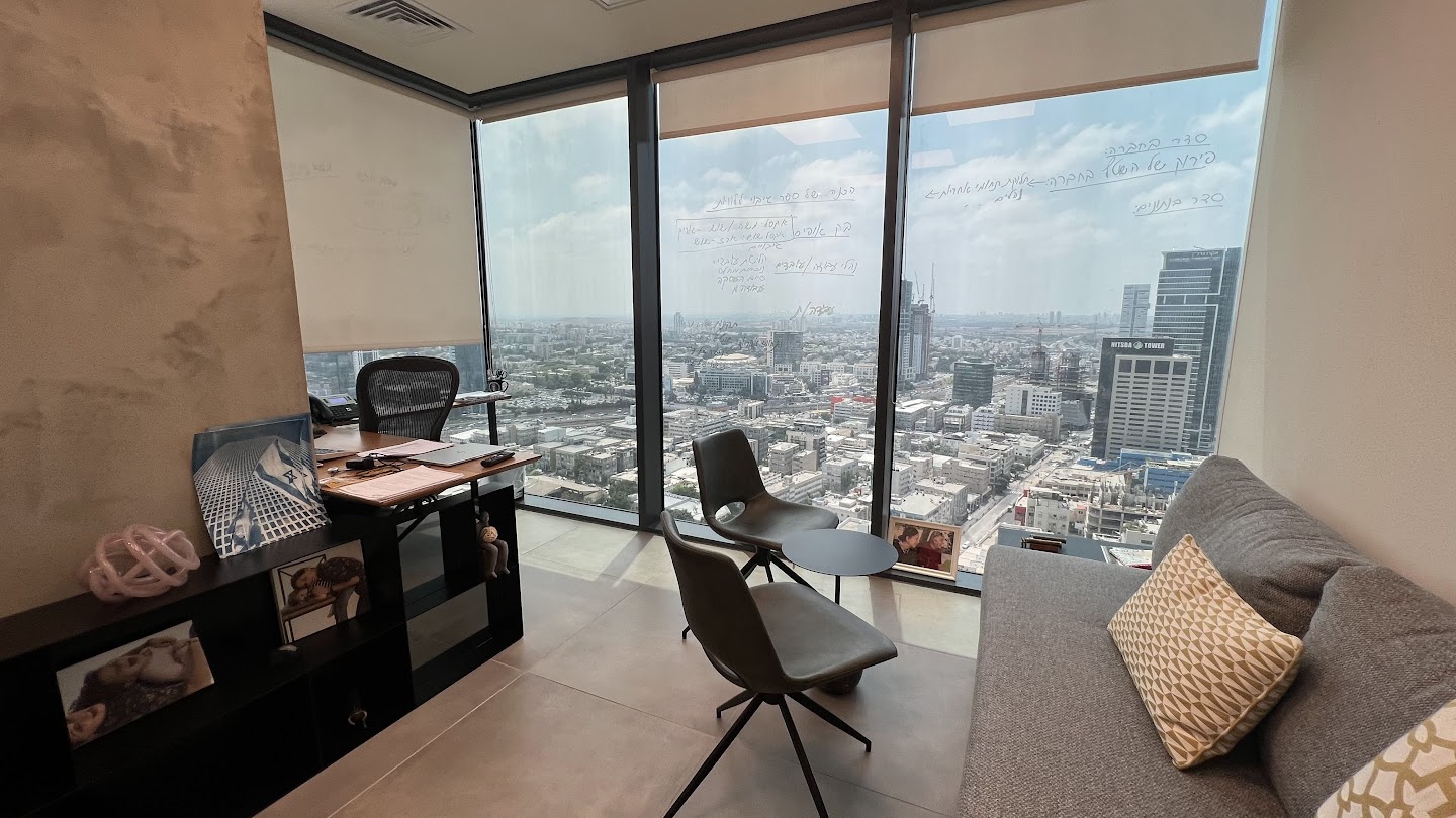 אחד מחדרי עבודה