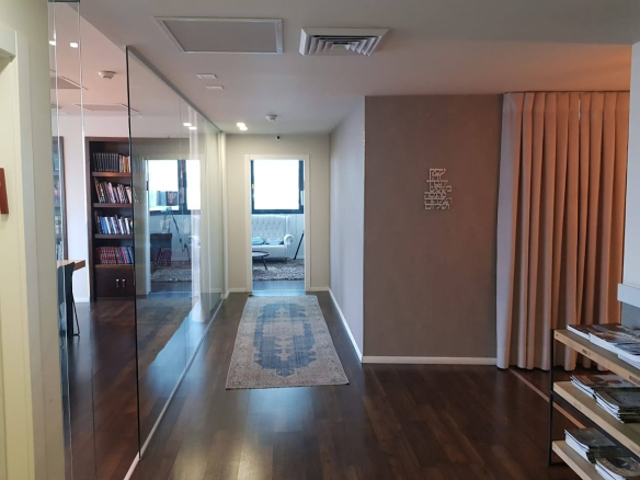 מבט כללי של המשרד, מסדרון