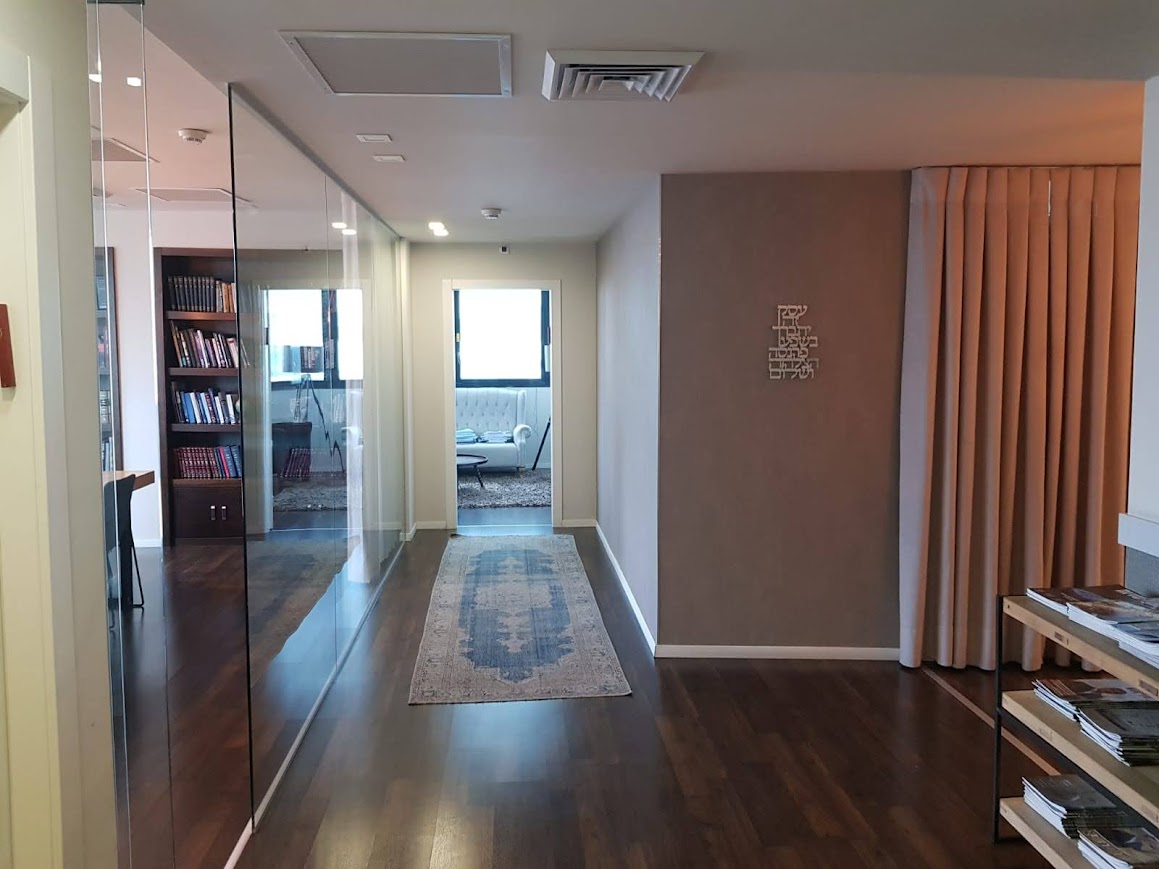 מבט כללי של המשרד, מסדרון