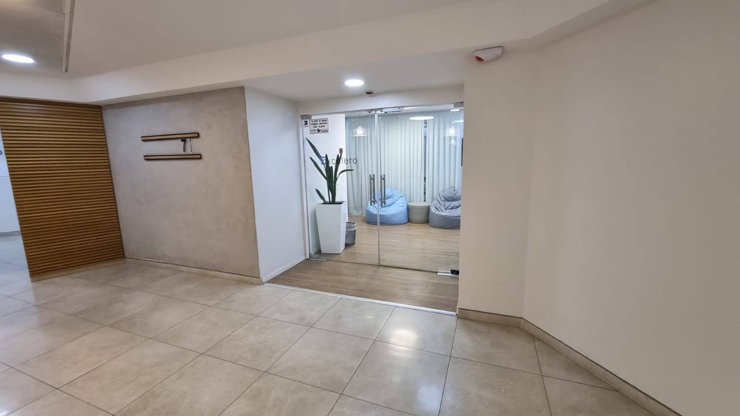 כניסה למשרד