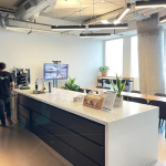 מטבח עם מקומות ישיבה