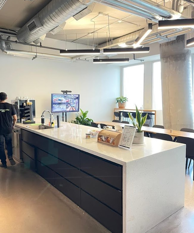 מטבח עם מקומות ישיבה