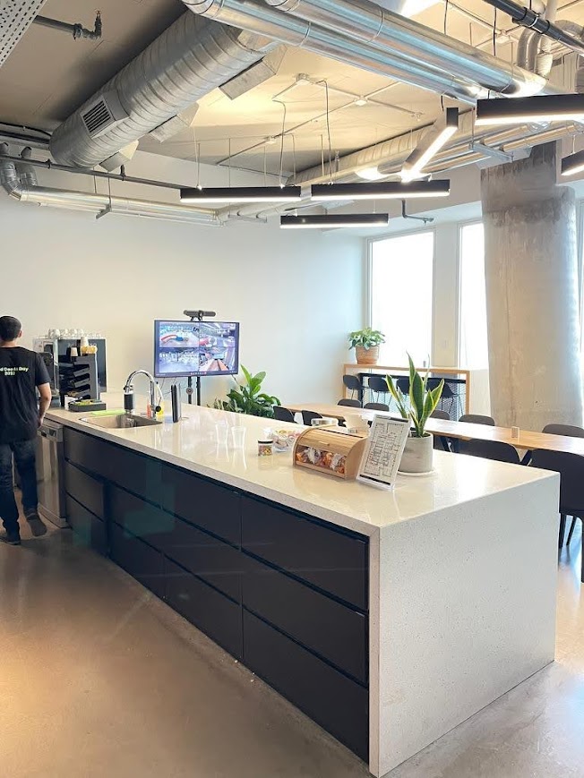 מטבח עם מקומות ישיבה