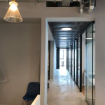 מסדרון וכניסה לחדרים