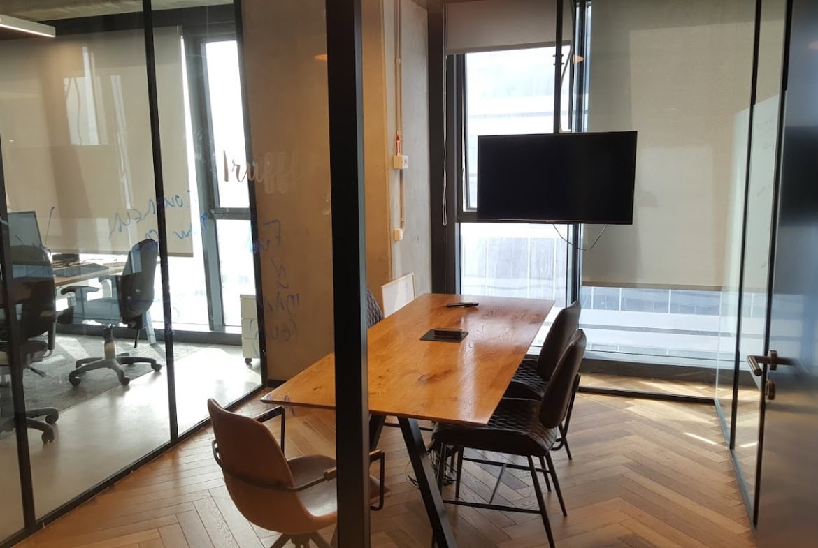 אחד מהחדרים