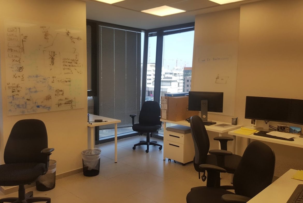 חדר צוות/ חדר עבודה גדול