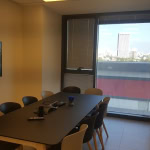 חדר ישיבות גדול