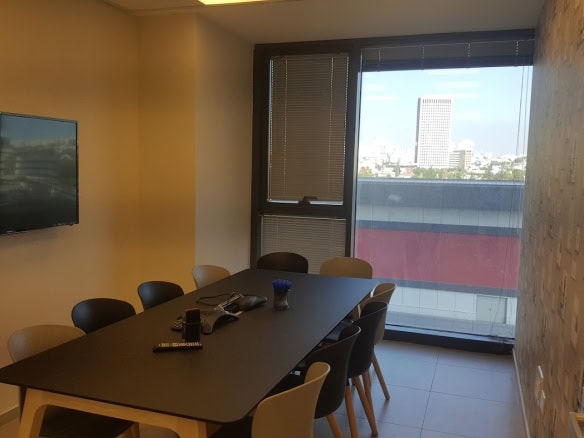 חדר ישיבות גדול