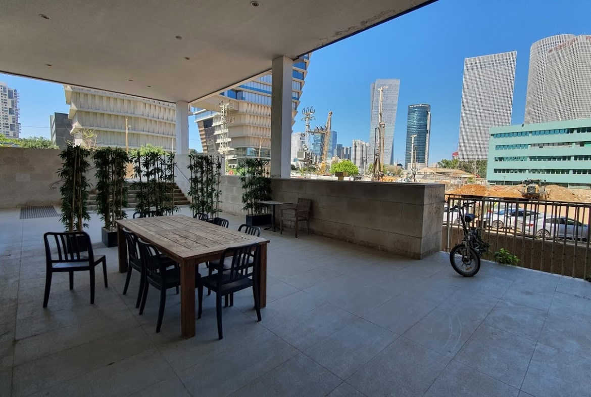 מרפסת פרטית