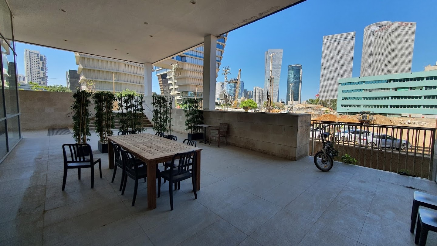 מרפסת פרטית