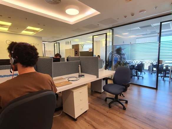 אופן ספייס עם עמדות עבודה