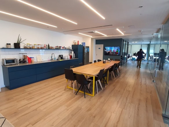 מטבחון עם פינת אוכל