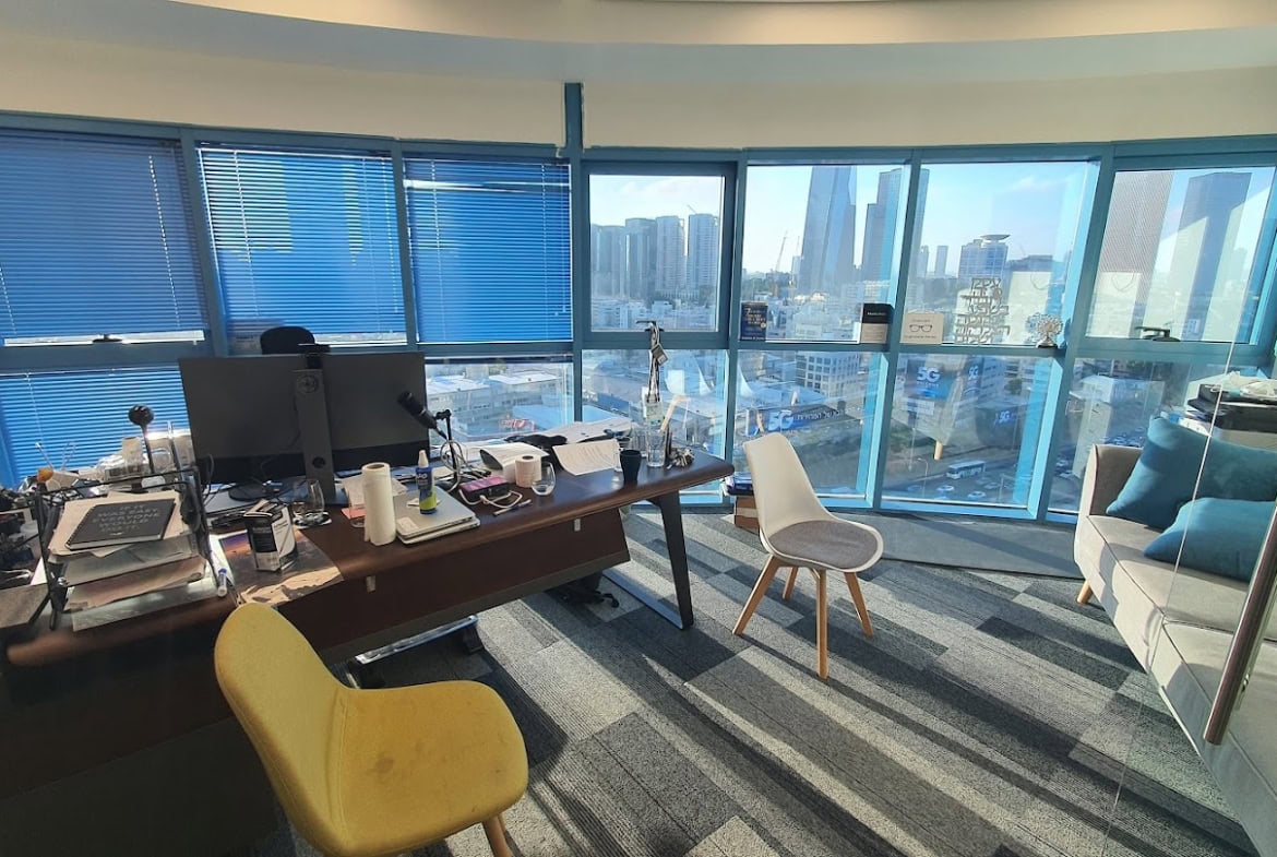 חדר עבודה גדול