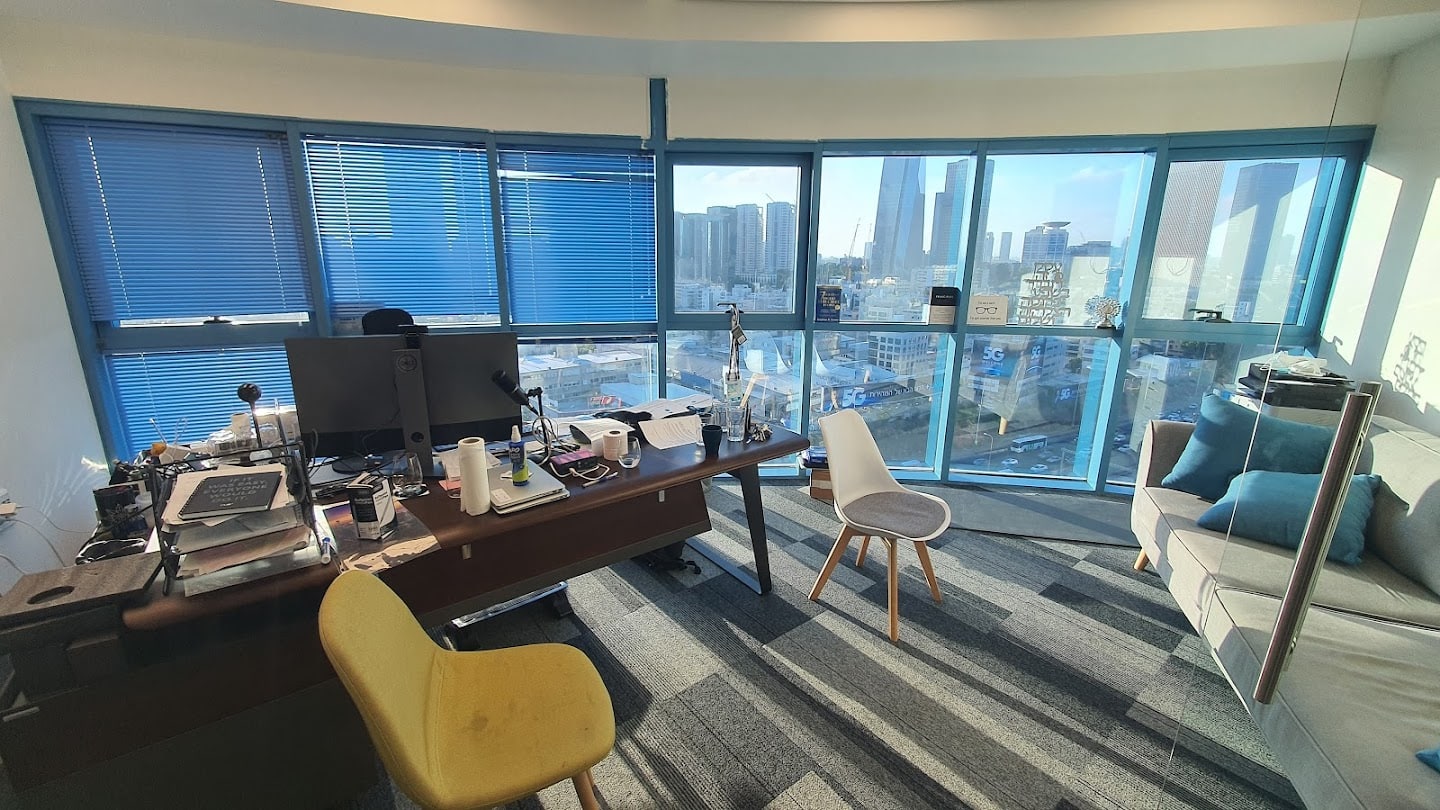 חדר עבודה גדול