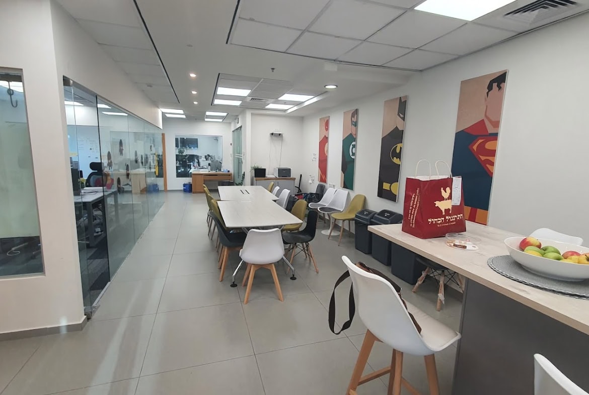 אזור פינת אוכל/ חלל ללאונג'