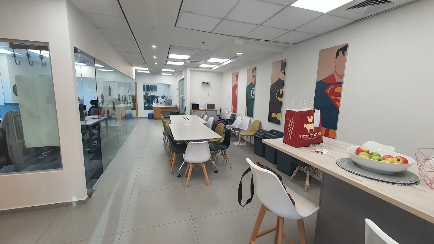 אזור פינת אוכל/ חלל ללאונג'