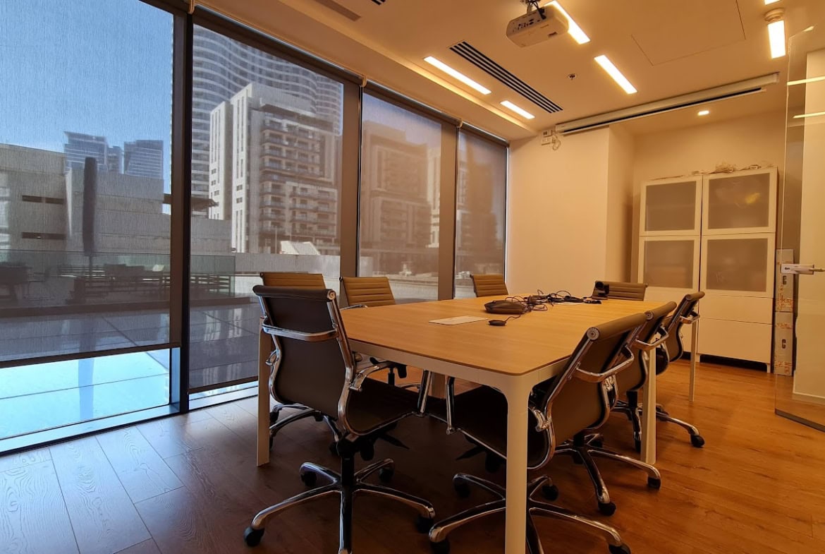 חדר ישיבות נוסף