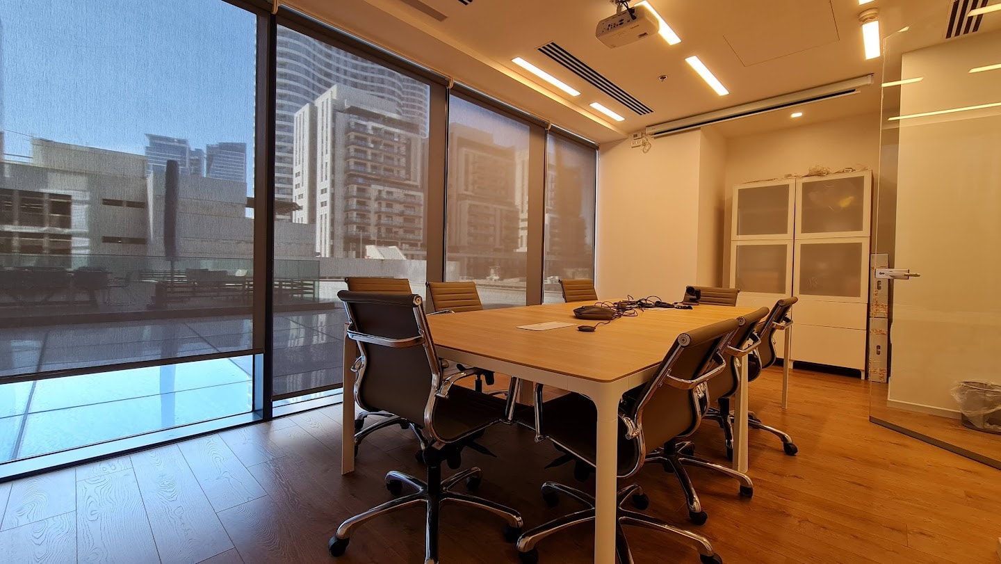 חדר ישיבות נוסף