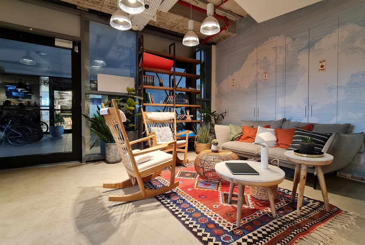 סלון/לאונג' בלהשכרה משרד גדול בשרונה מרקט, 1075 מ