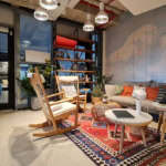 סלון/לאונג' בלהשכרה משרד גדול בשרונה מרקט, 1075 מ"ר פלאג אנד פליי.