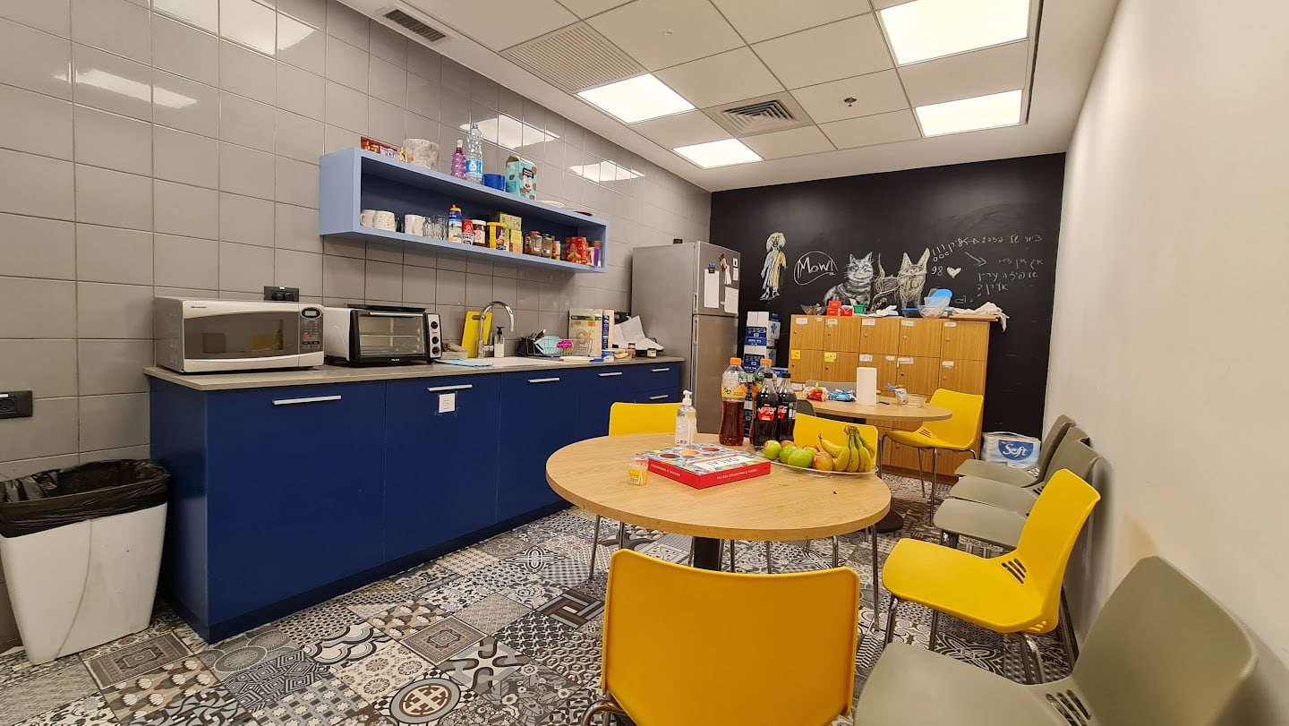 מטבח עם מקומות ישיבה