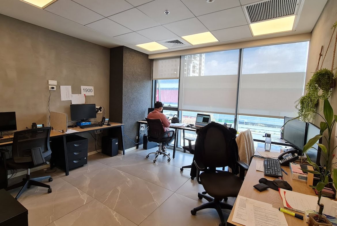 חדר עבודה גדול