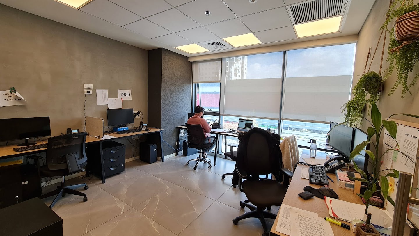 חדר עבודה גדול