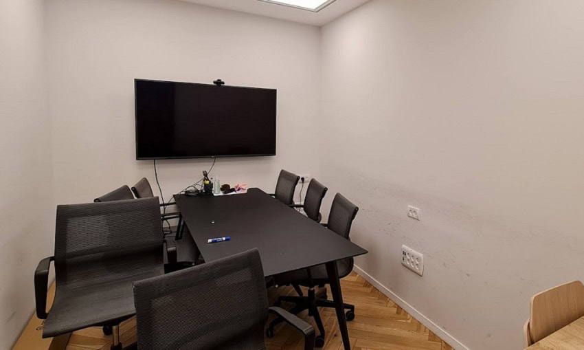 חדר ישיבות קטן