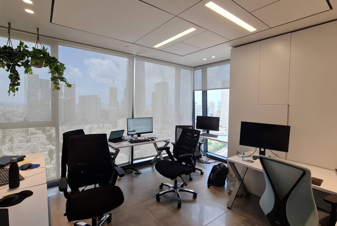 חדר עבודה גדול נוסף