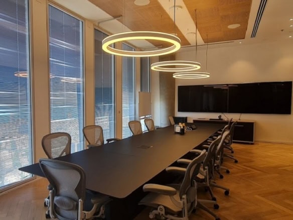 חדר ישיבות גדול