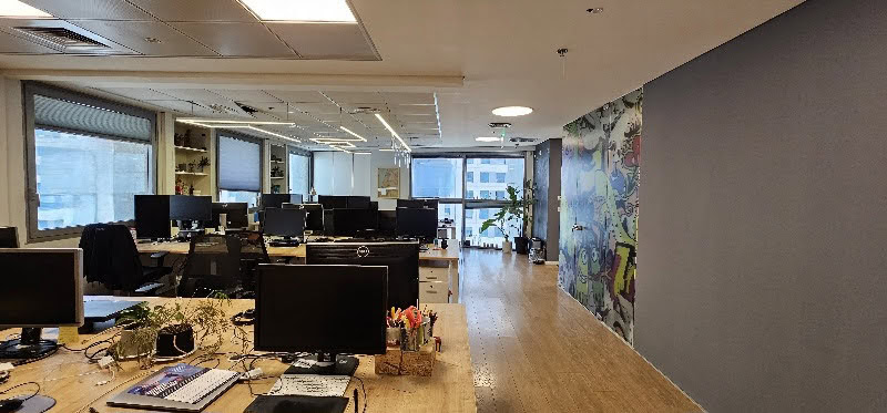 אופן ספייס עם עמדות עבודה