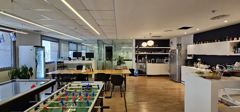 מטבח עם מקומות אוכל