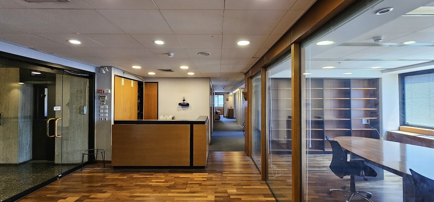 מבט כללי- עמדת קבלה ומסדרון