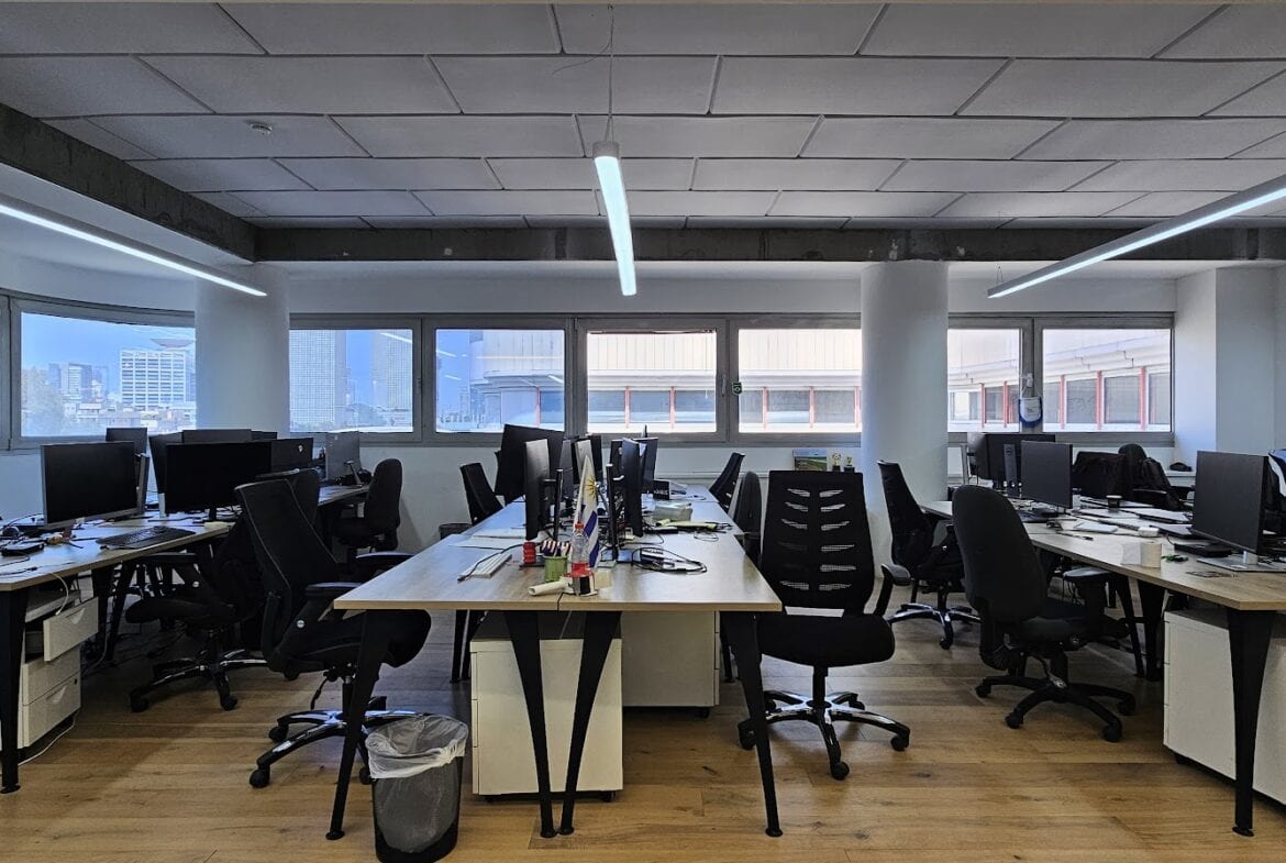 אופן ספייס עם עמדות עבודה