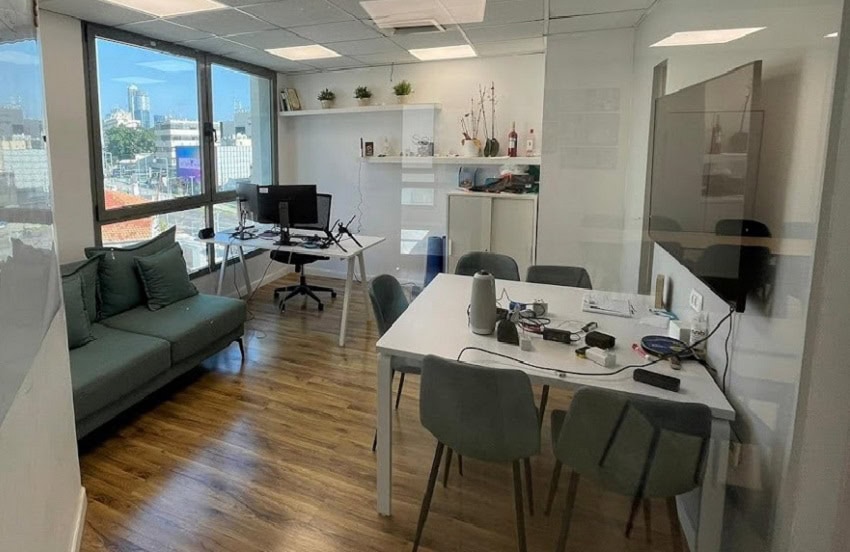 אחד מחדרי עבודה