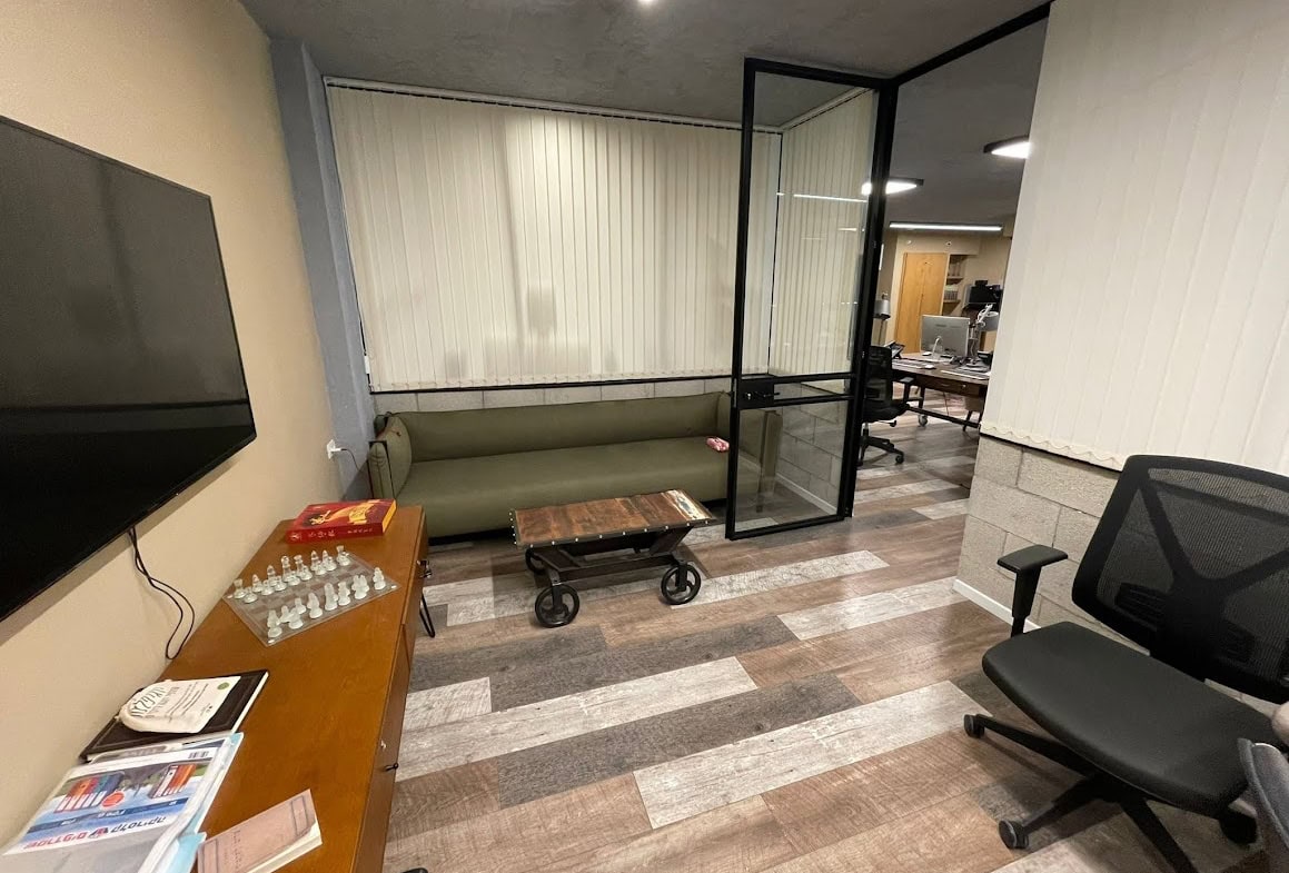 לאונג'/ חדר מנוחה