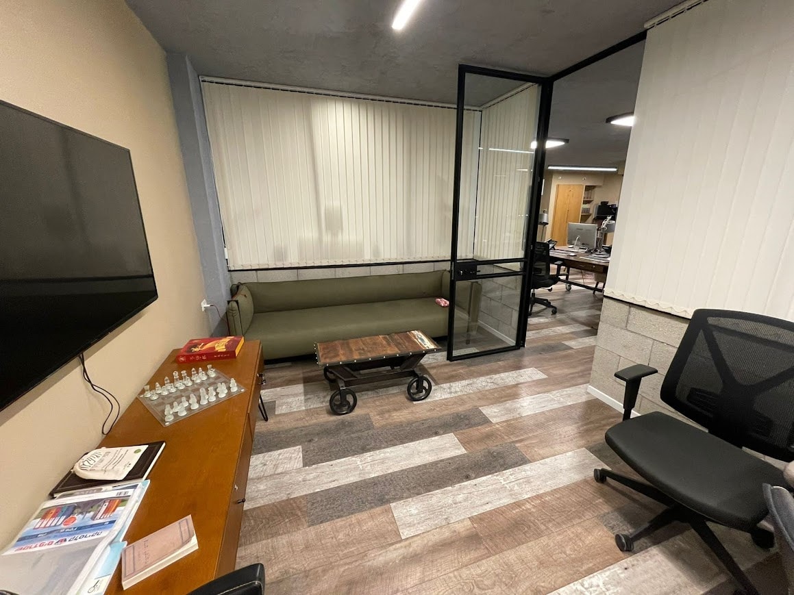 לאונג'/ חדר מנוחה