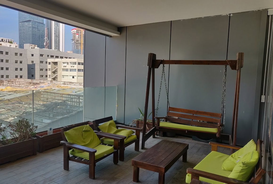 מרפסת פרטית