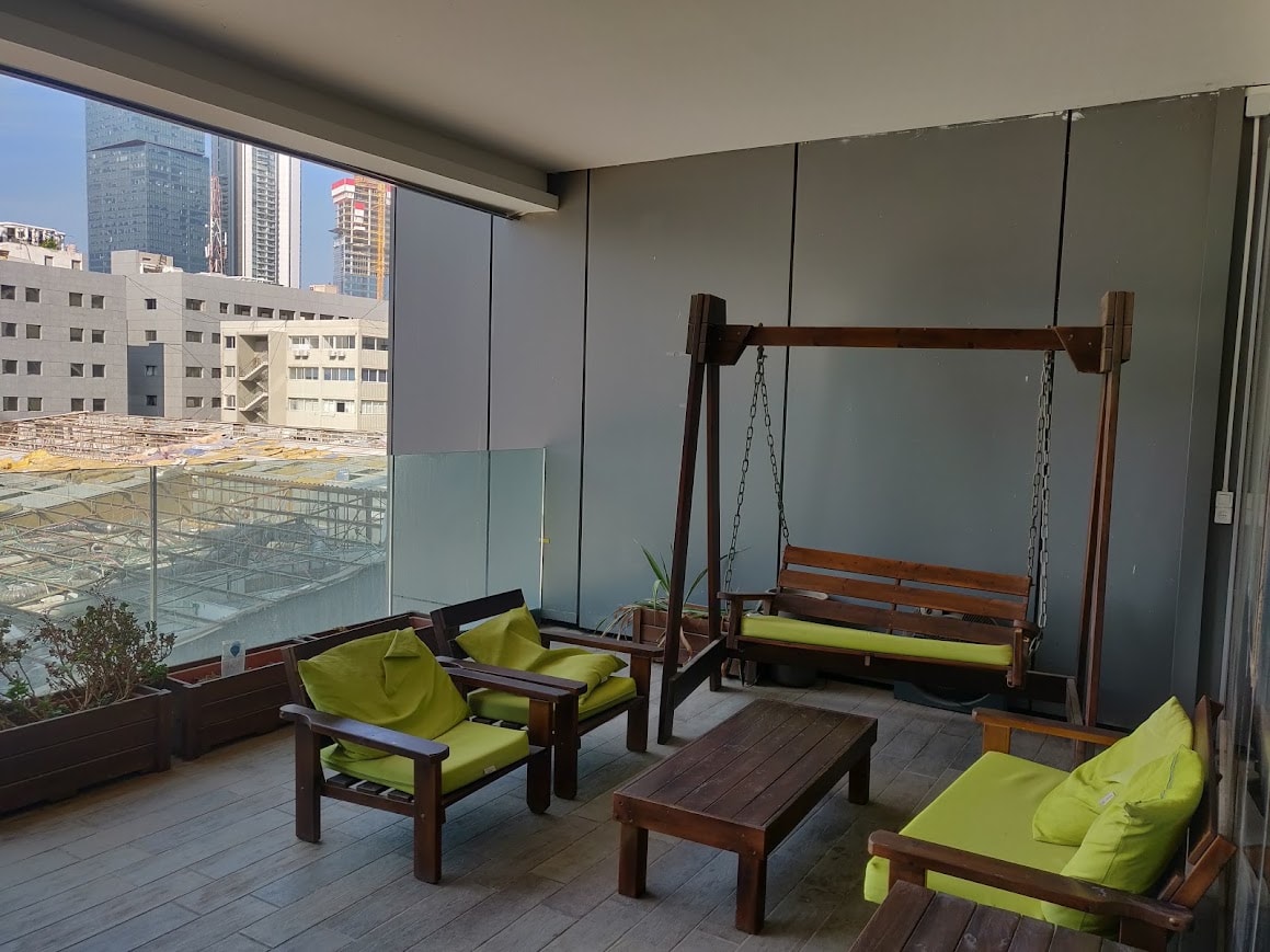 מרפסת פרטית