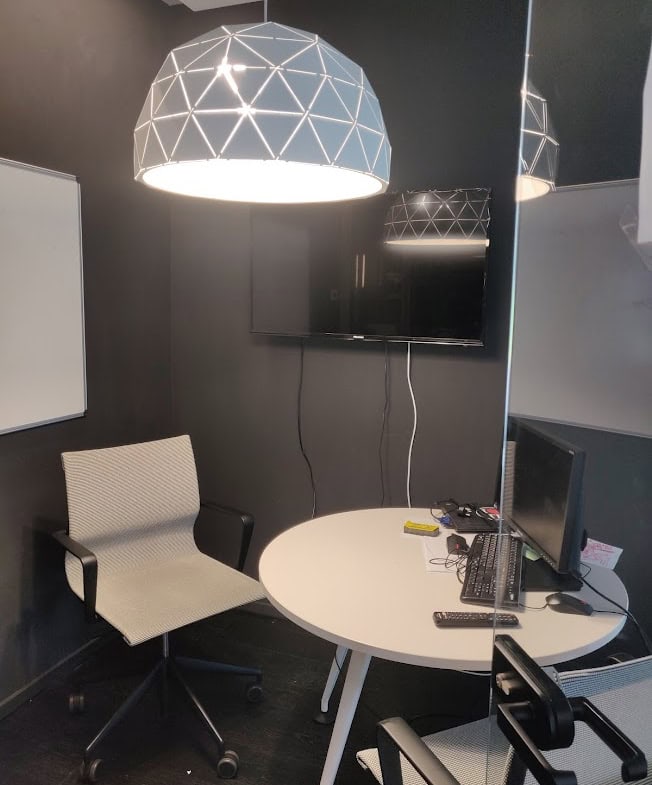 חדר שיחה/ חדר ישיבות קטן