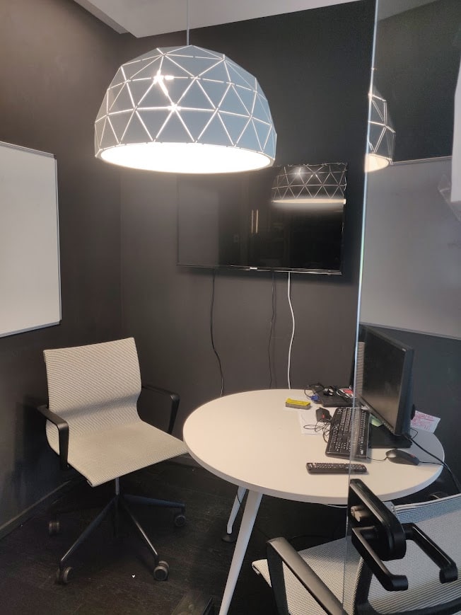 חדר שיחה/ חדר ישיבות קטן