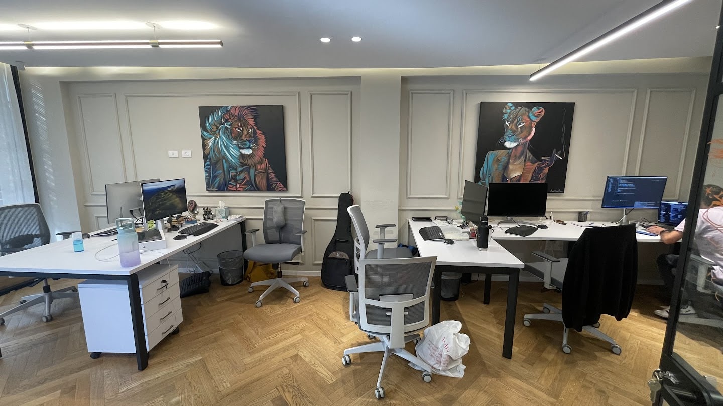 אחד מחדרי עבודה/ חדר צוות