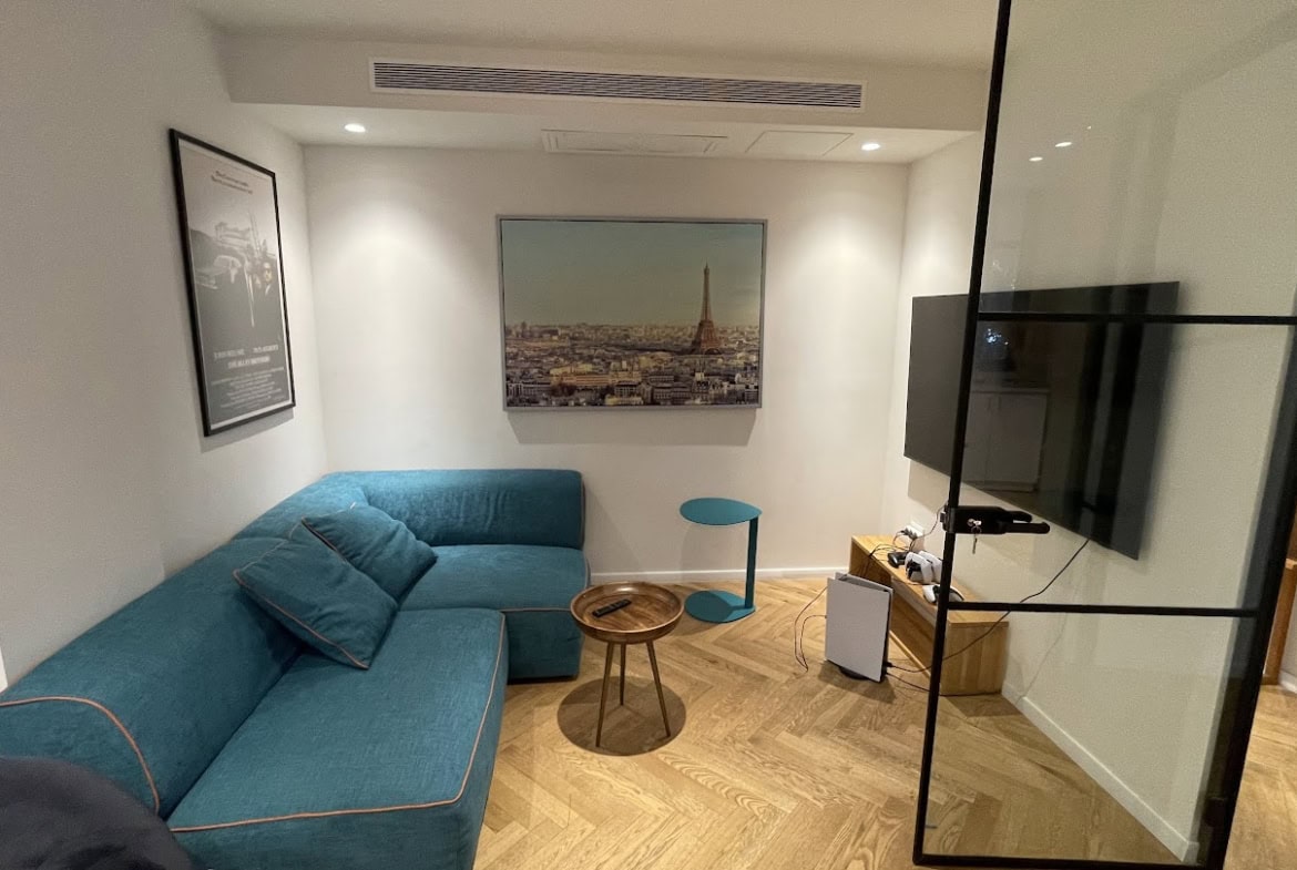 לאונג'/ חדר מנוחה