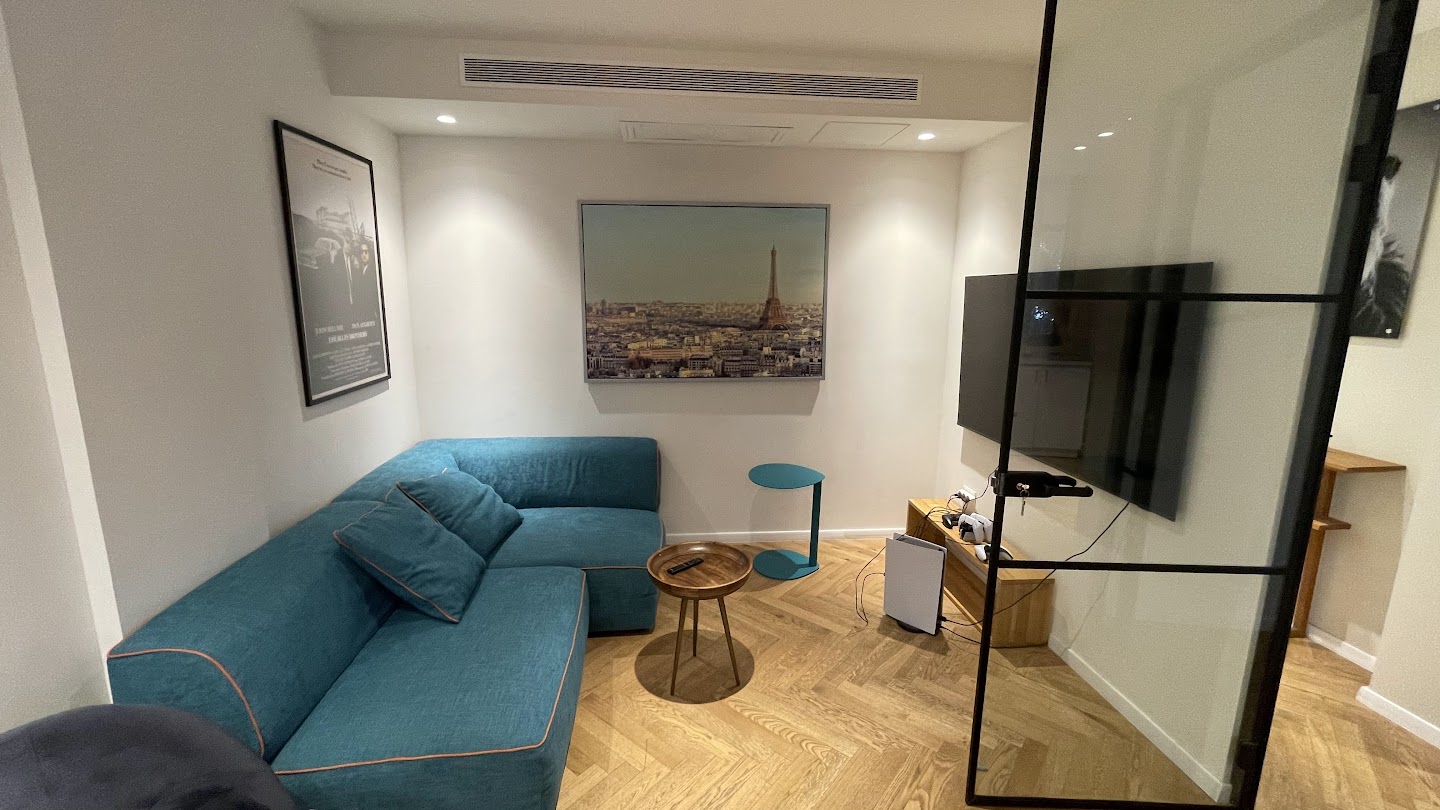 לאונג'/ חדר מנוחה