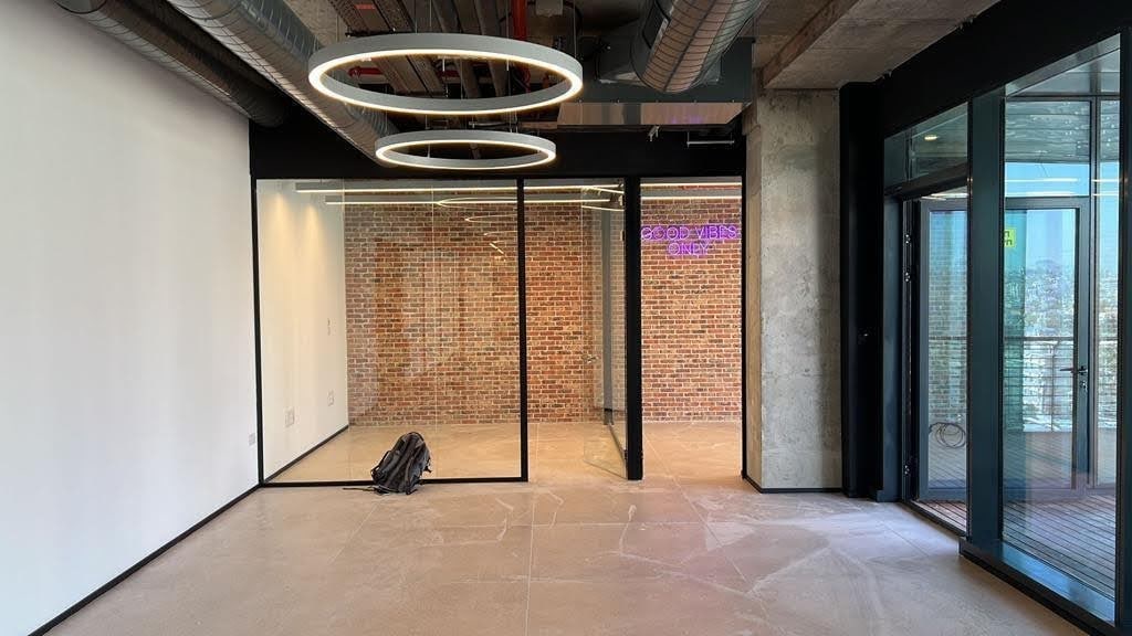 אחד מחדרי עבודה