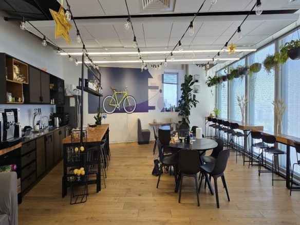 להשכרה משרד 600 מ"ר במגדל מבוקש צמוד לתחנות רכבת ורכבת הקלה