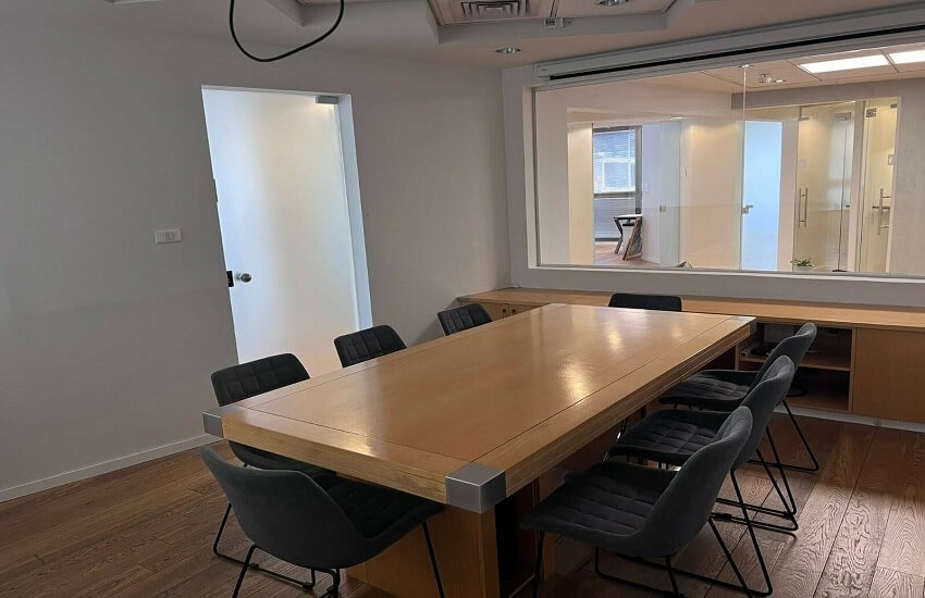 להשכרה משרד במחיר אטרקטיבי, עם מרפסת מרווחת