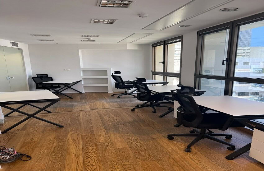 להשכרה משרד במחיר אטרקטיבי, עם מרפסת מרווחת